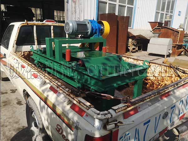 700型永磁自卸式除鐵器裝車發貨